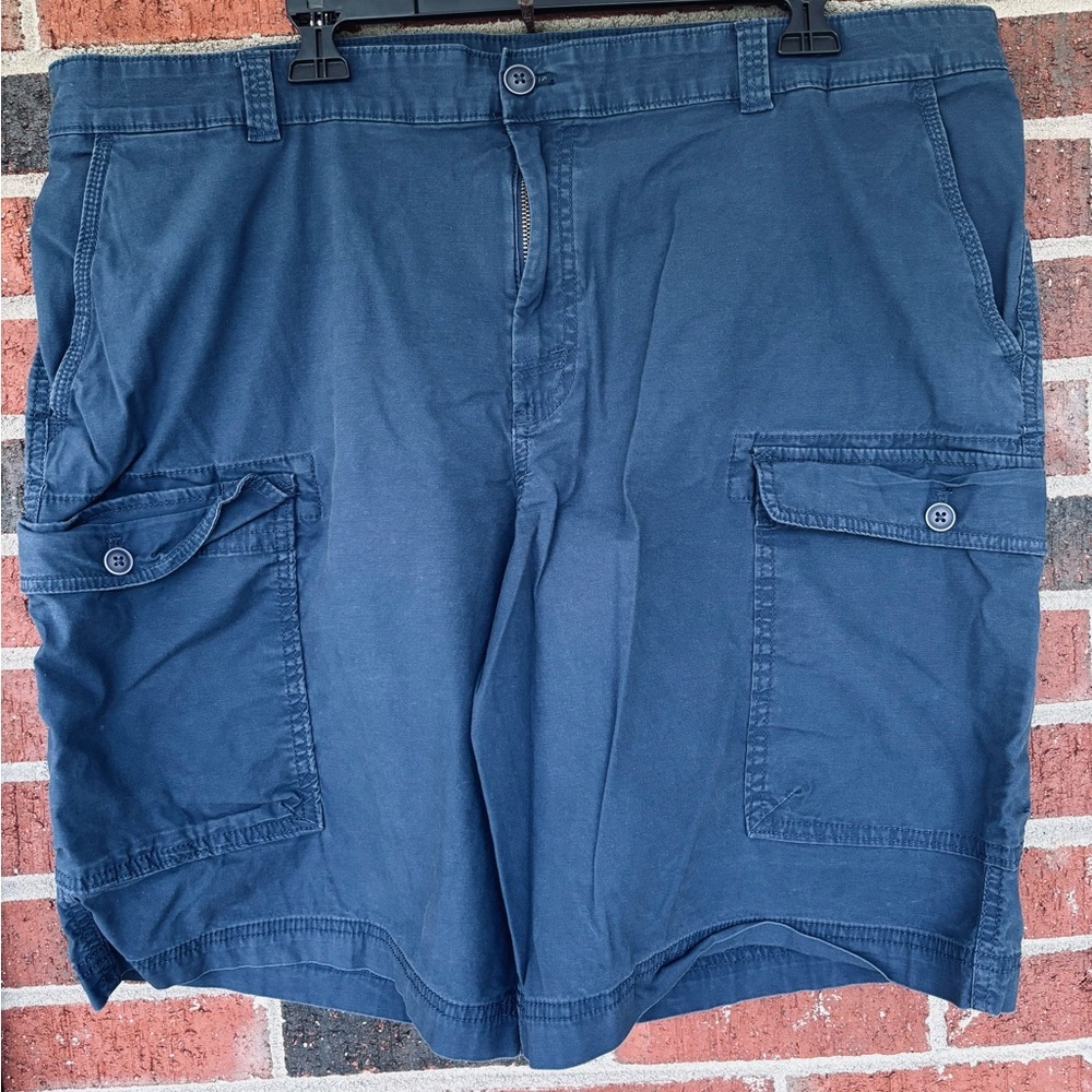 Men’s Izod cargo shorts blue size 40 stretch fisherman golf games vacation